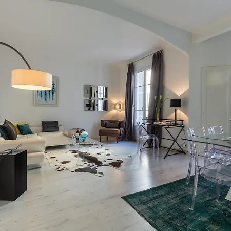 Sleeps 4 Air Con Wifi Apartment