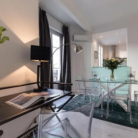 Sleeps 4 Air Con Wifi Apartment