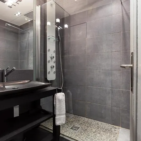 Sleeps 4 Air Con Wifi Cannes