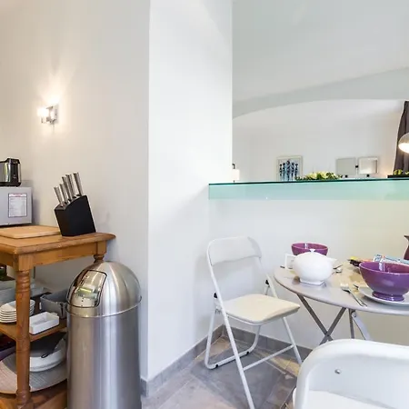 Sleeps 4 Air Con Wifi Apartment Cannes