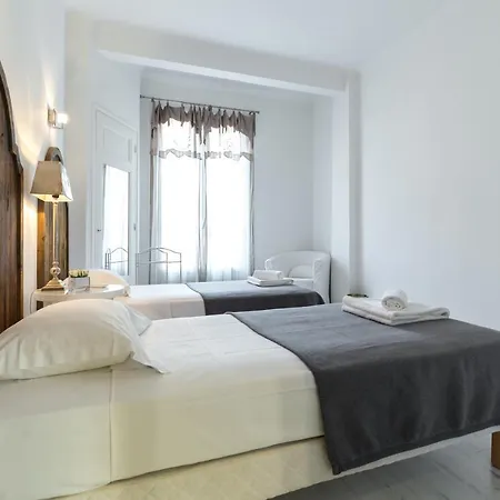 Sleeps 4 Air Con Wifi Apartman